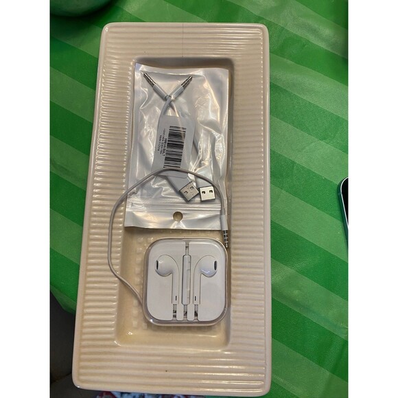 Apple Other - Apple iPod Shuffle 4th Generation Silver Model A1373